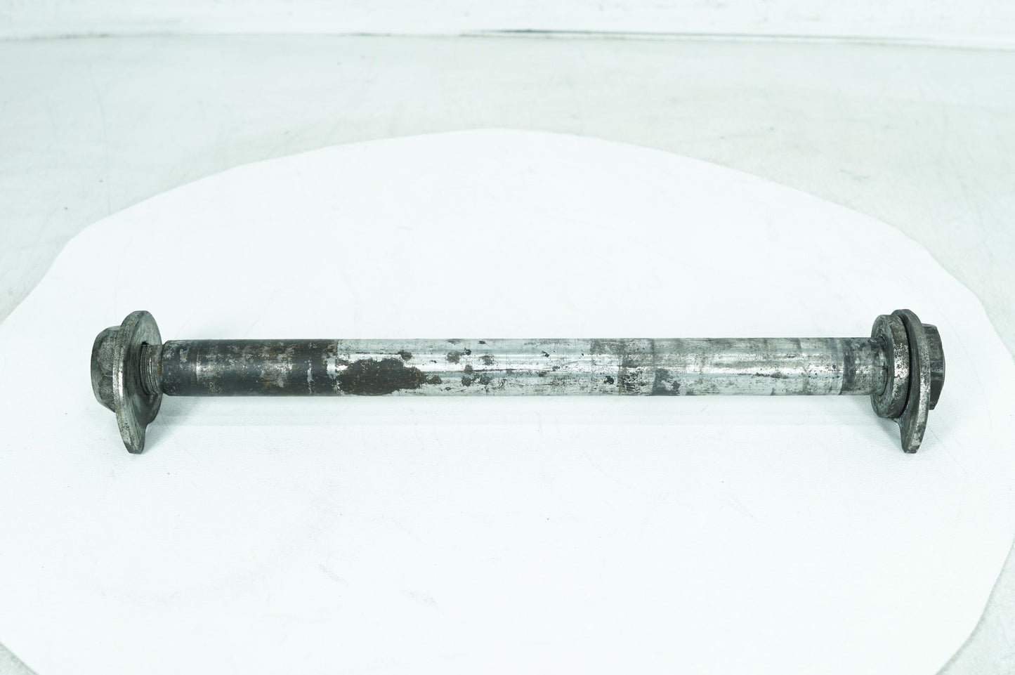 2007 - 2012 Harley-Davidson Touring Road Glide Rear Wheel Axle Bolt Shaft 41056-09
