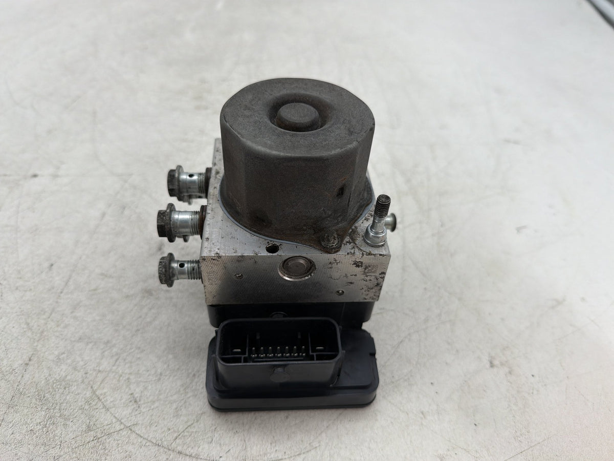 2015 Harley Electra Glide Touring Ultra OEM ABS Brake Pump & Control Module