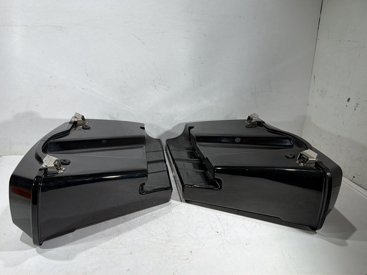 2010 Harley Road King Touring Classic OEM Left Right Saddlebags Luggage NOKey