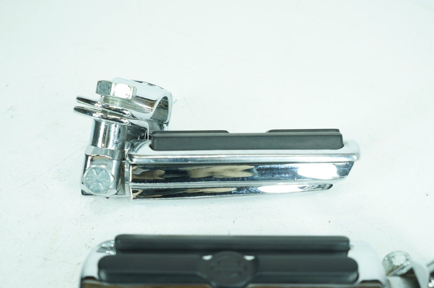 1999 - 2006 Harley-Davidson Softail Fat Boy Front Right Left Highway Foot Pegs 50957-02C