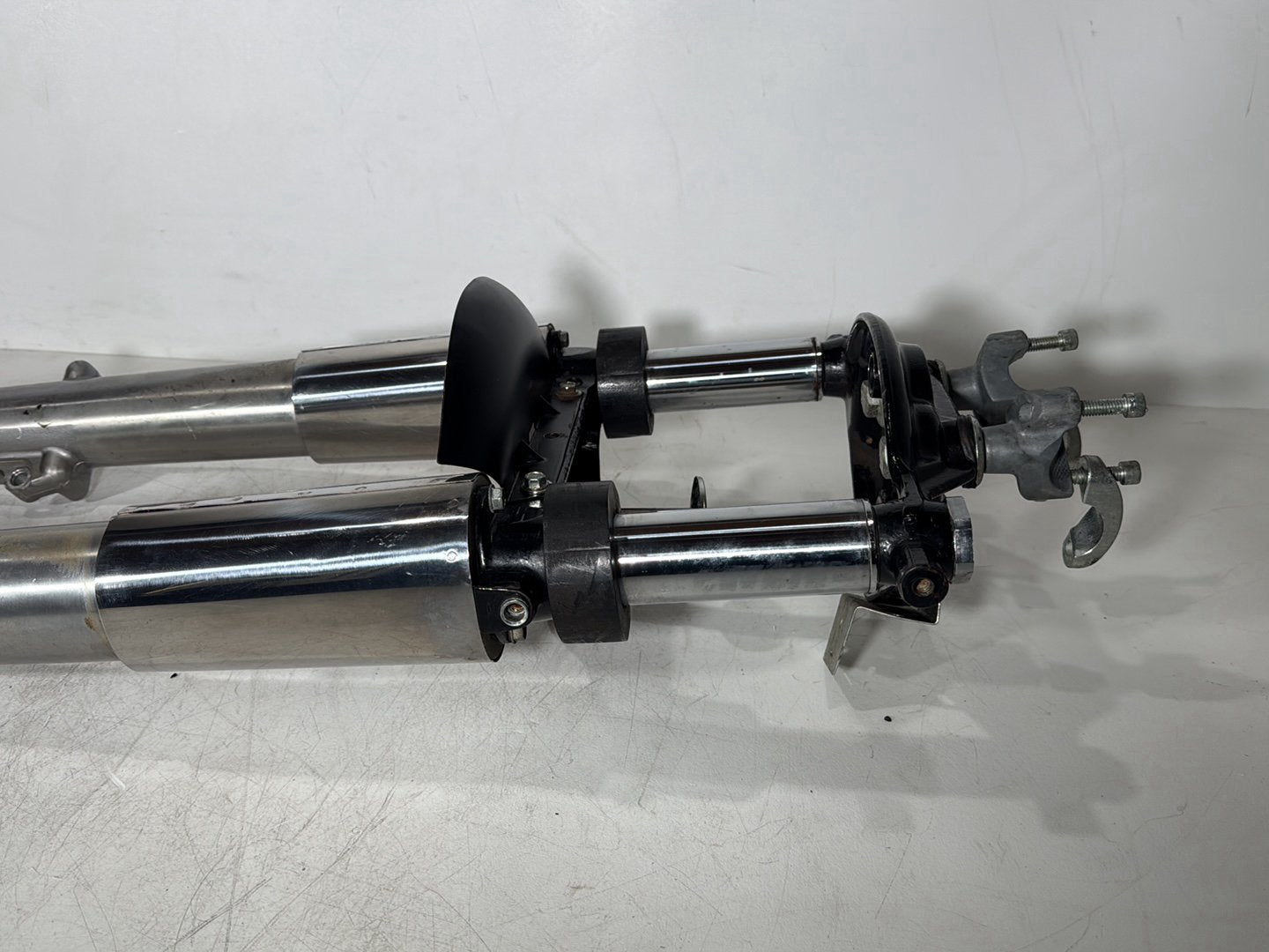1999 - 2006 Harley-Davidson Touring Electra Glide Classic Front Triple Tree Set & LH RH Fork Legs Sliders  	45435-95