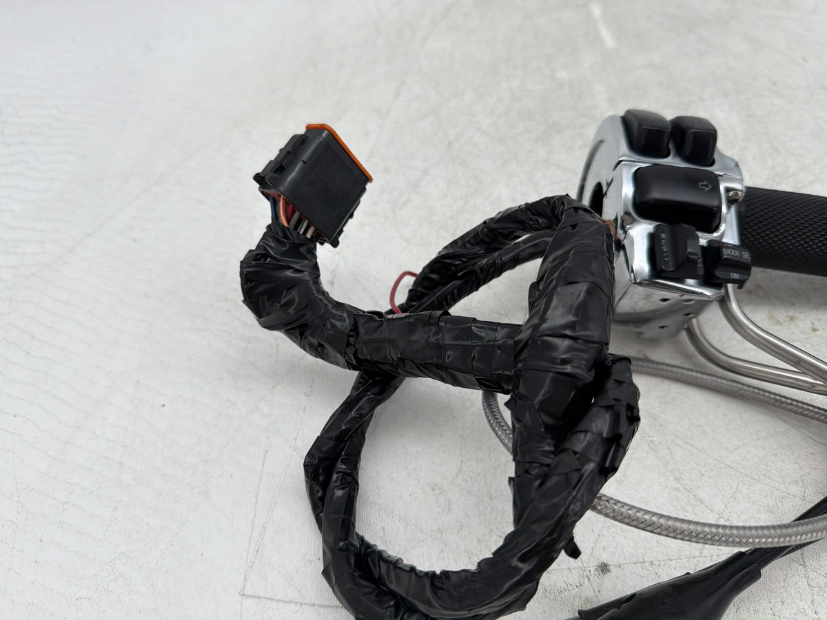 04 Harley Electra Glide CVO Eagle OEM Right Engine Start Kill Switches Controls