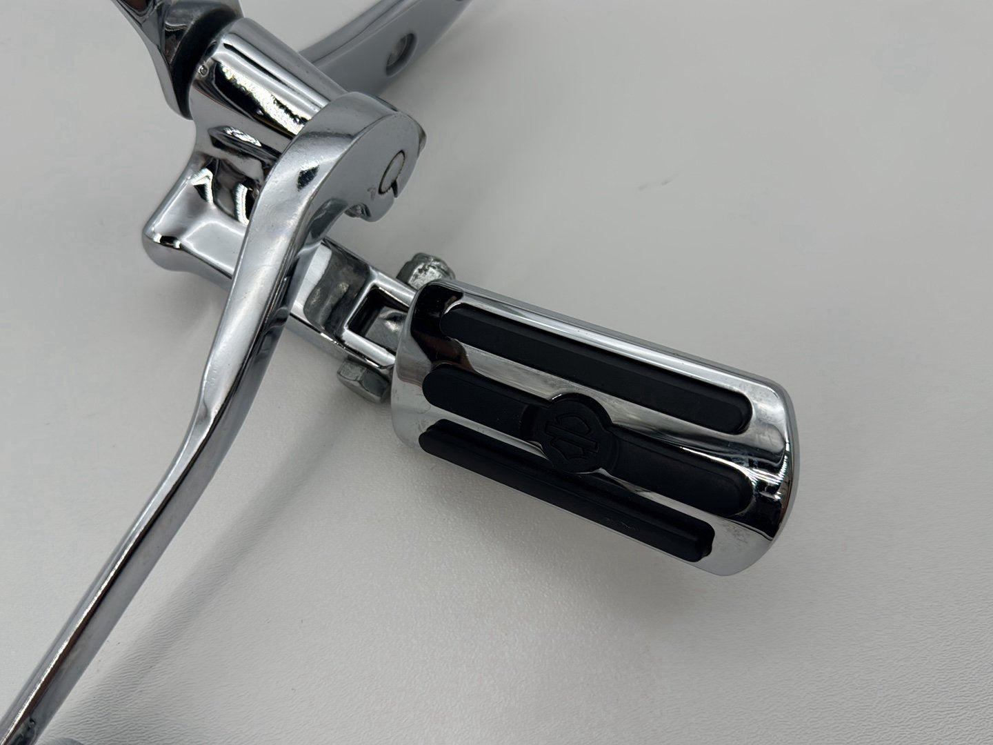 1999 - 2006 Harley-Davidson Dyna Wide Glide Left Driver Foot Controls Peg Rest  	33693-93
