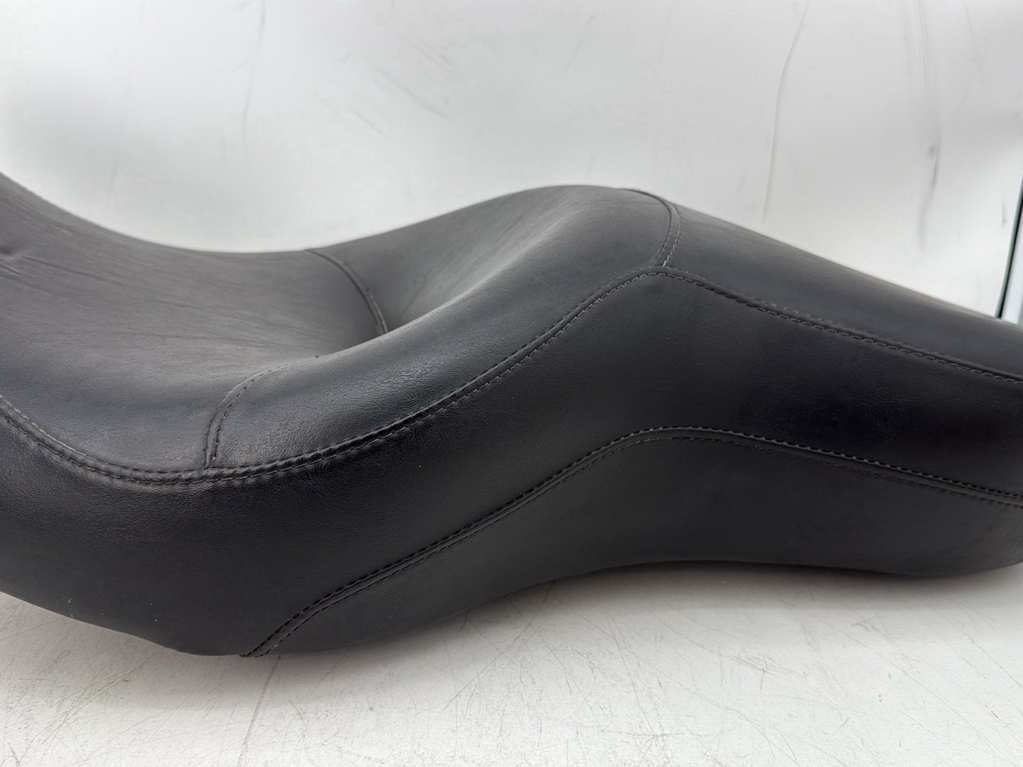 2005 Harley Dyna FXDWG Wide Glide OEM Passenger Rider Driver Seat Saddle