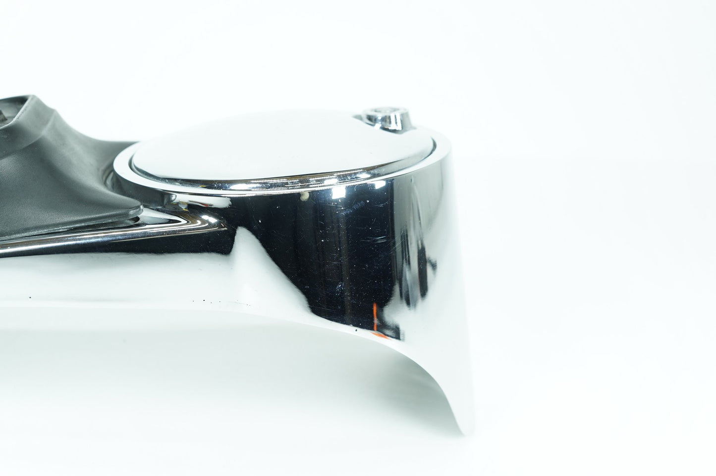 1999 - 2006 Harley-Davidson Touring Electra Glide Ultra Fuel Gas Tank Dash Console NOKey 	61270-98A