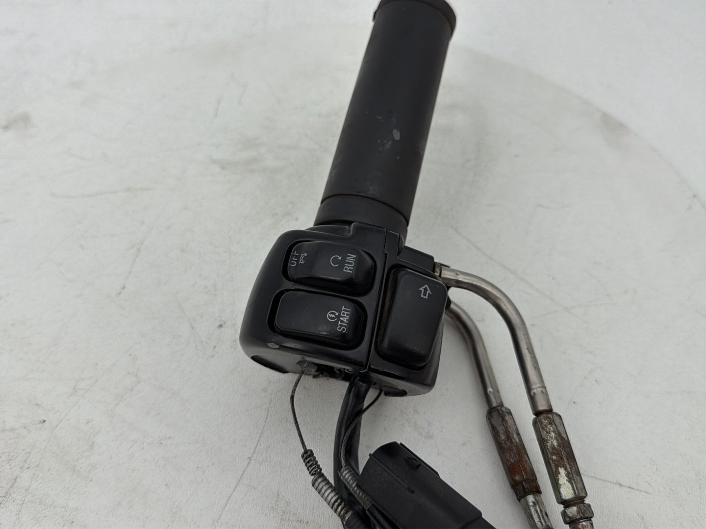 2007 - 2017 Harley-Davidson Dyna Super Glide Custom Right Engine Start Kill Switches Controls 71589-96B , 56421-06