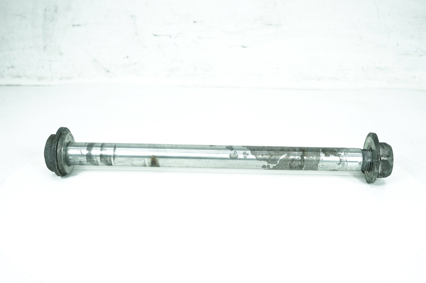 2008 - 2016 Harley-Davidson Touring Street Glide Rear Wheel Axle Bolt Shaft 41056-09