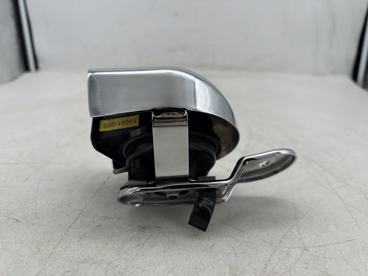 2017 Harley Dyna Street Bob FXDB OEM Horn Signal Klaxon Chrome Cover