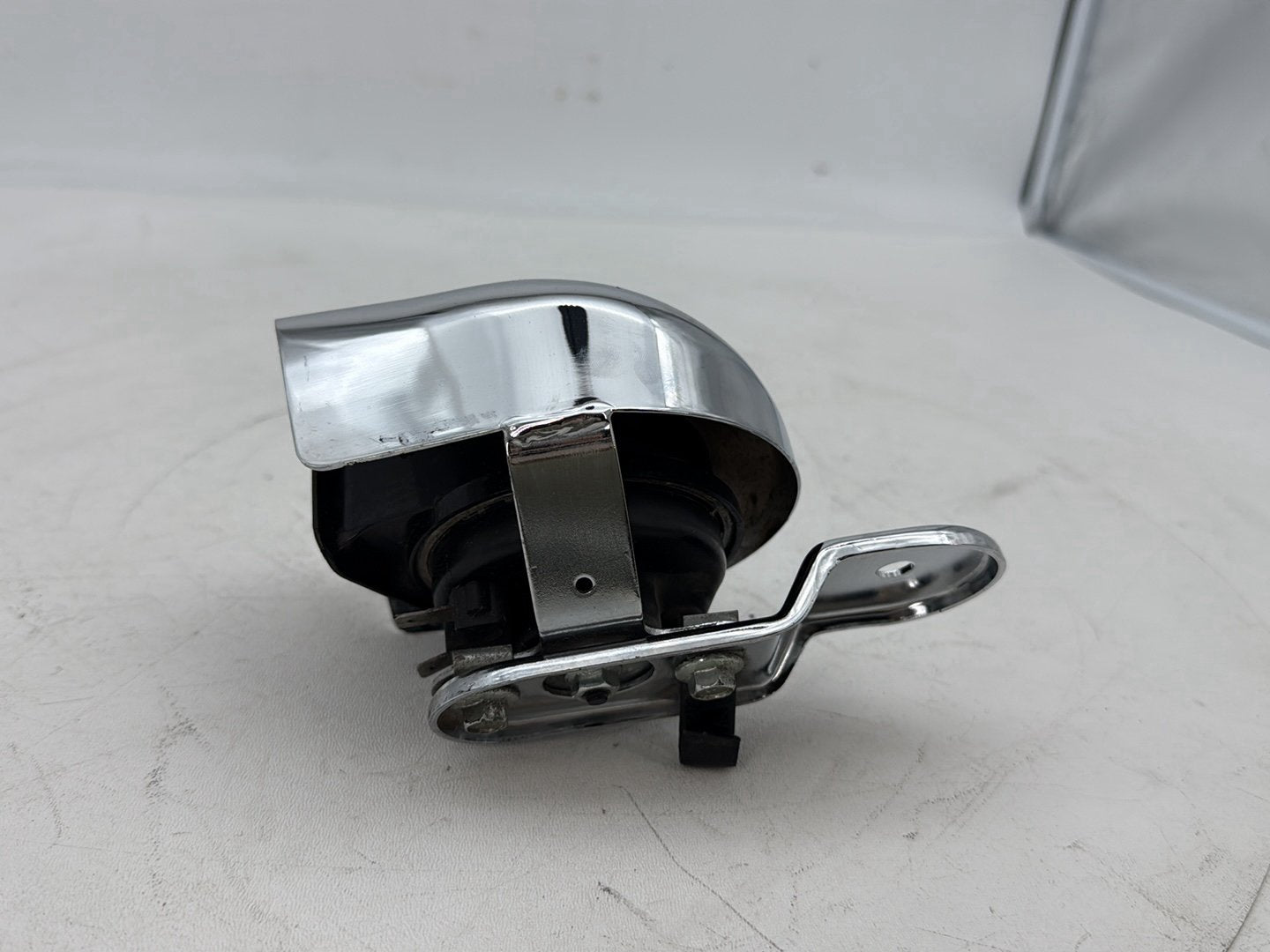 2007 - 2012 Harley-Davidson Touring Electra Glide Ultra Horn Signal Klaxon Chrome Cover 69012-93A
