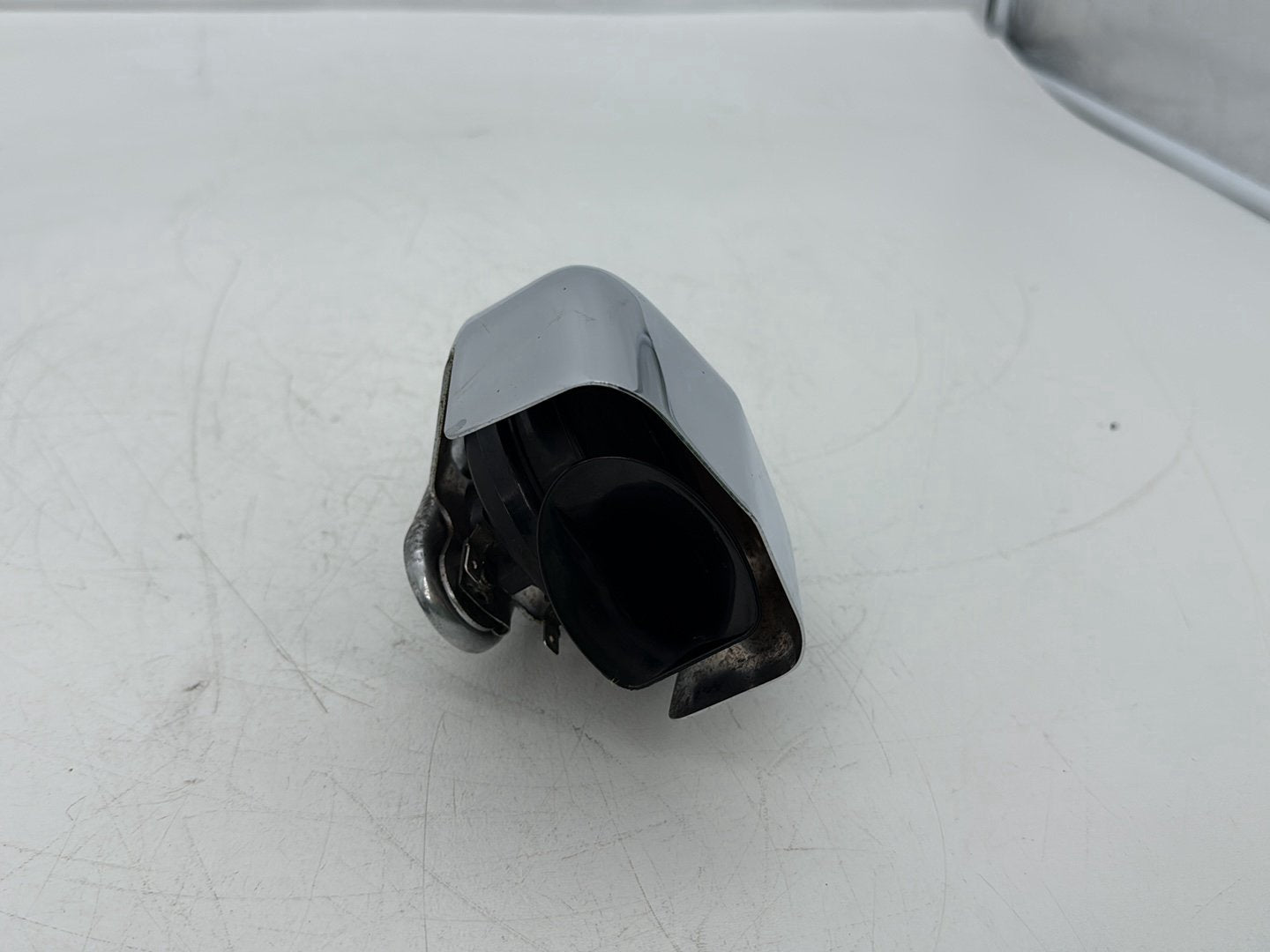 2002 Harley Dyna FXD Super Glide OEM Horn Signal Klaxon Chrome Cover