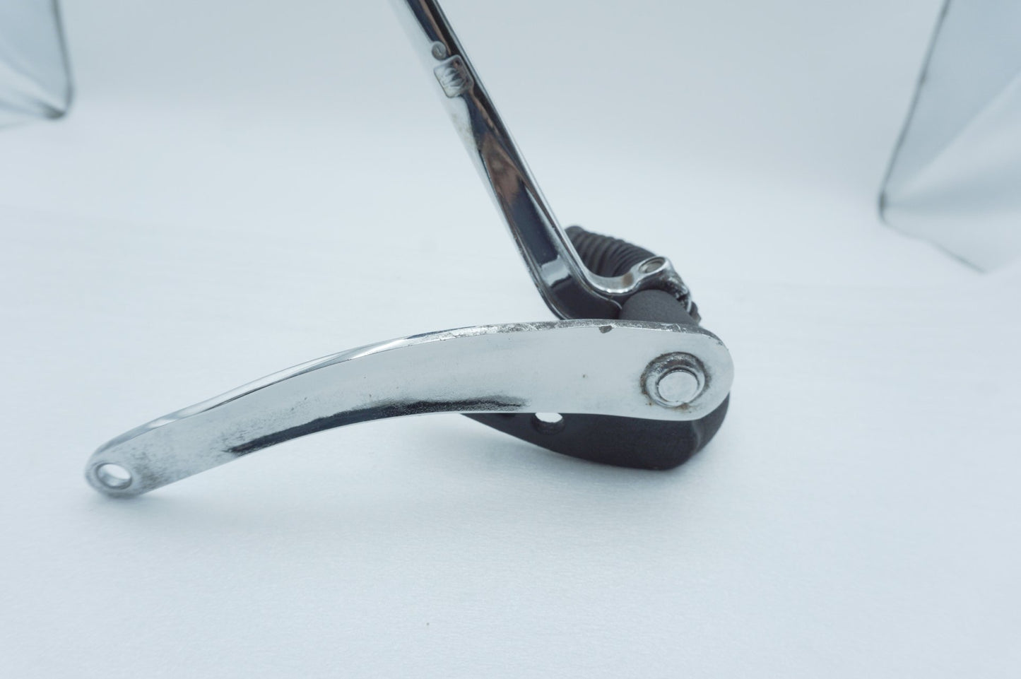 2008 - 2016 Harley-Davidson Dyna Wide Glide Left Foot Rest Support Bracket Peg 33693-03
