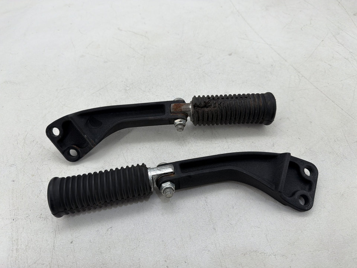 2016 Harley Dyna Fat Bob FXDF 103 OEM Passenger Left & Right Foot Pegs
