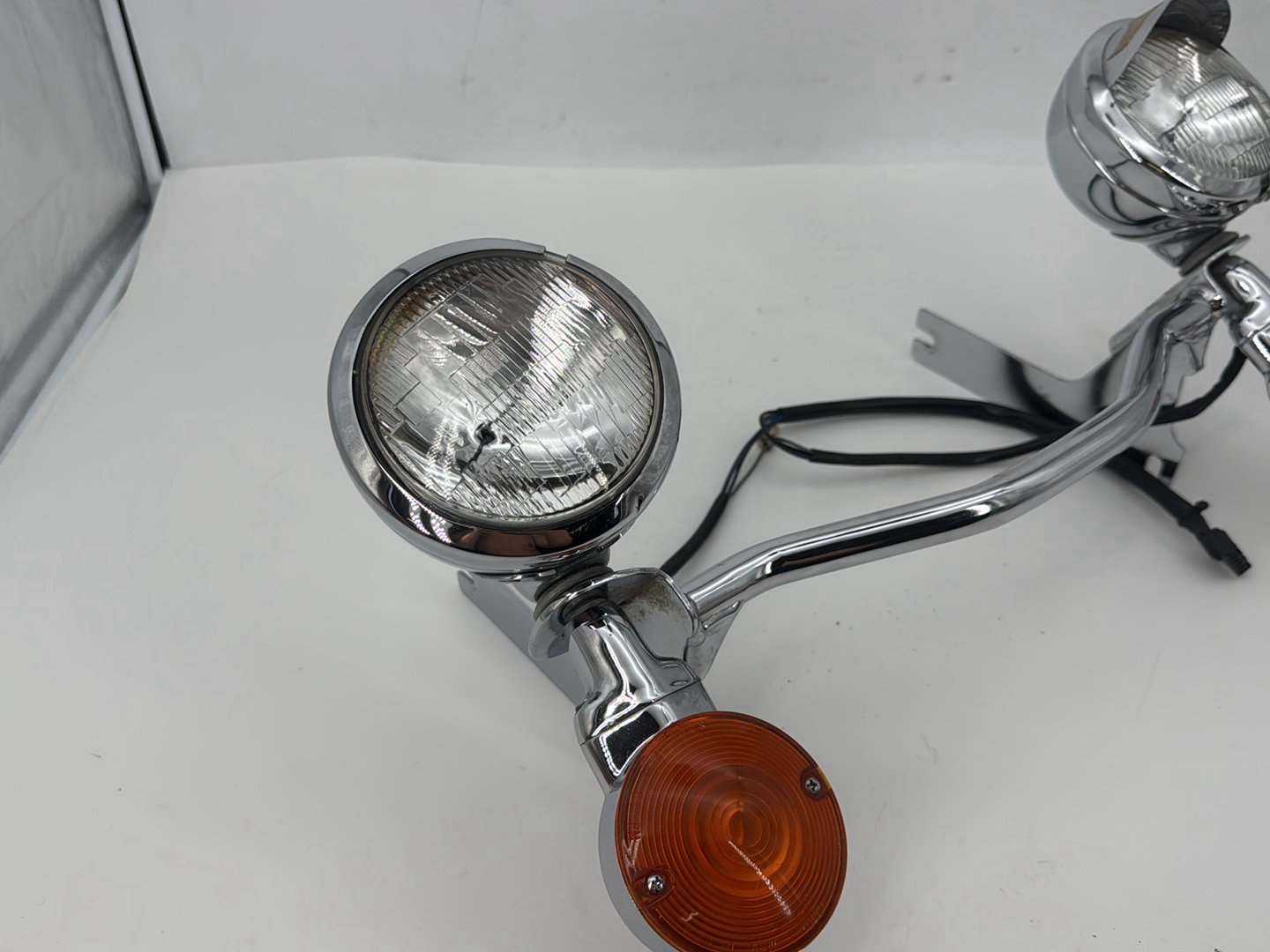1999 - 2006 Harley-Davidson Touring Electra Glide Classic Front Turn Signal Indicators Aux Light Bar 68712-94A