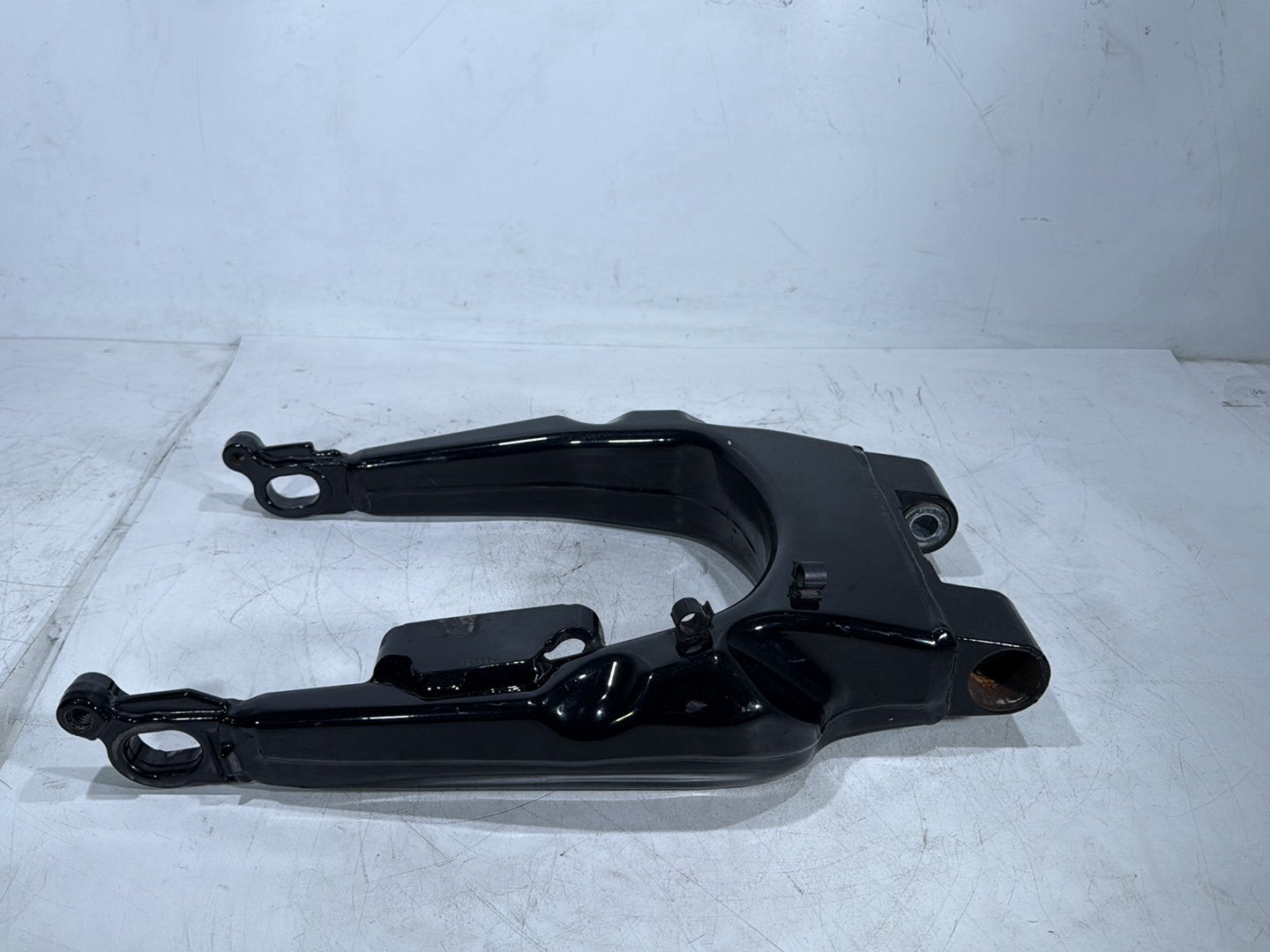 2016 Harley Road King Touring FLHR OEM Rear Fork Swingarm Swing Arm