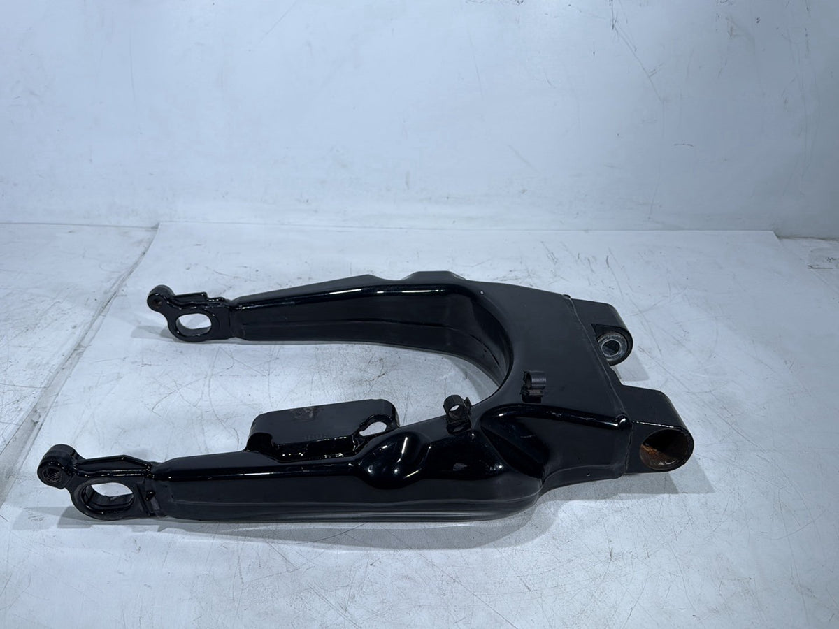 2016 Harley Road King Touring FLHR OEM Rear Fork Swingarm Swing Arm 47549-09