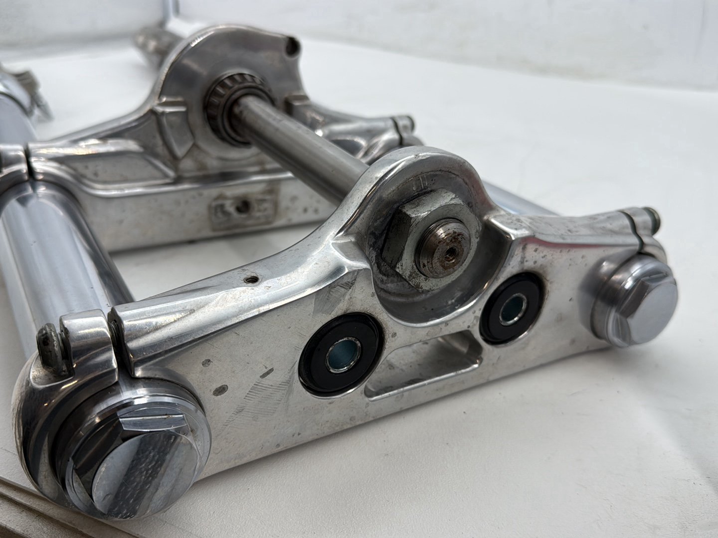 2006 Harley Dyna FXDWGI Wide Glide OEM Front Triple Tree Set & LH RH Fork Legs Sliders