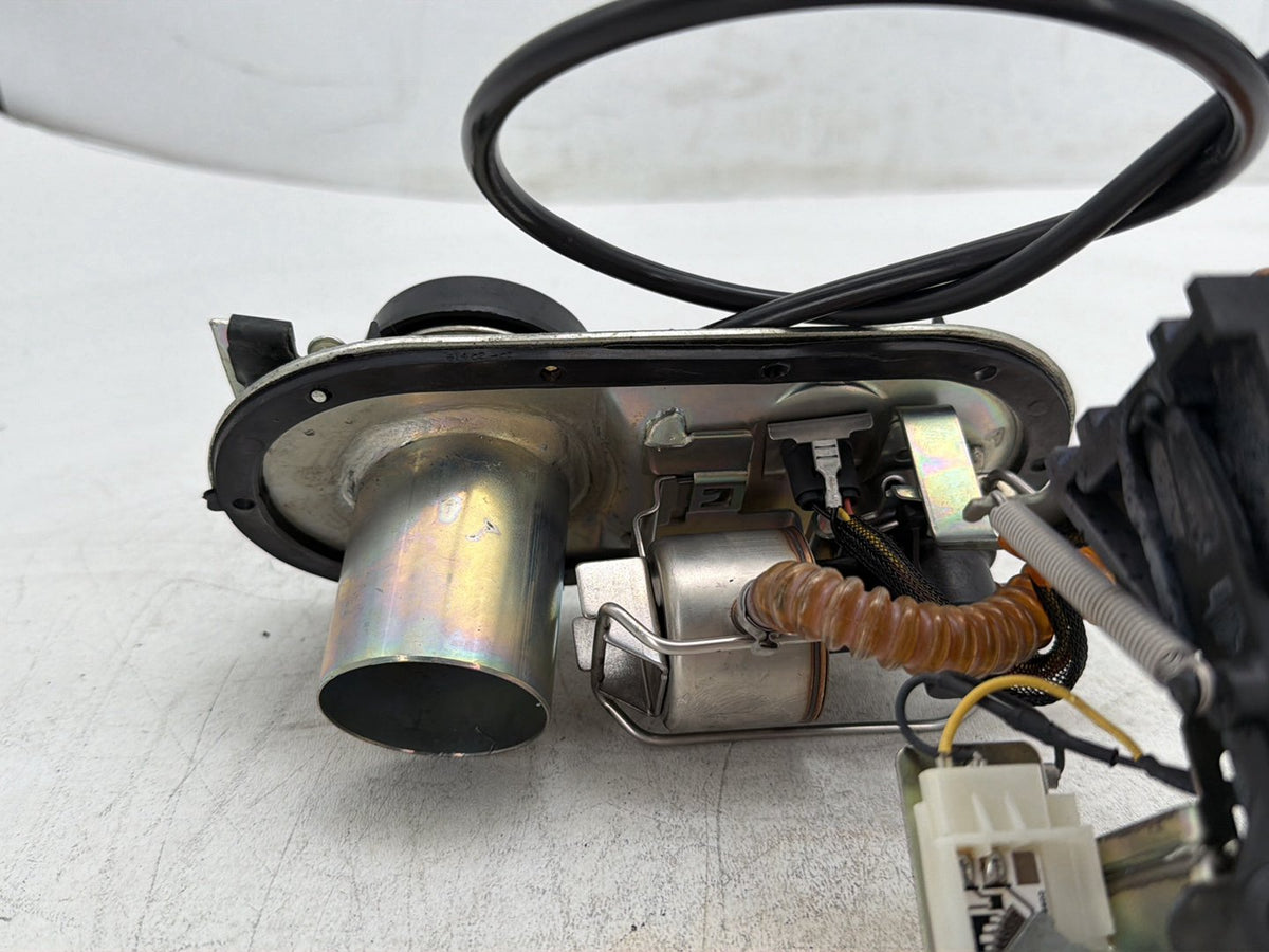 2005 Harley Electra Glide FLHTI OEM Fuel Pump Gas Sending Unit 2005-2006