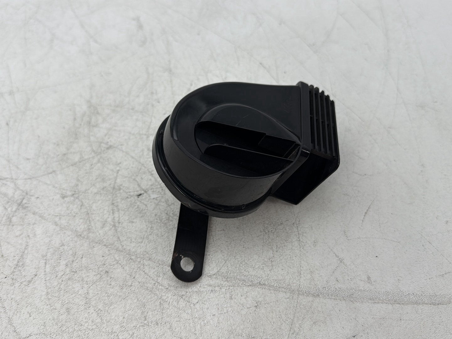 2000 Harley Dyna FXDWG Wide Glide OEM Signal Horn Klaxon Beep