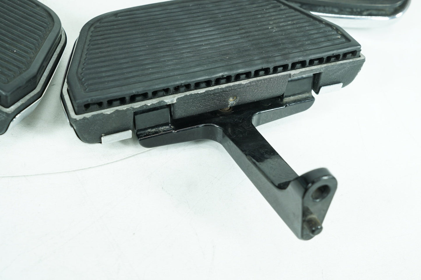 2007 - 2011 Harley-Davidson Touring Road King Classic Left Right Driver & Pass Floorboard Foot Rest 50621-06