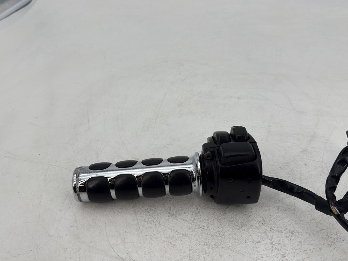 1999 - 2006 Harley-Davidson Dyna Super Glide Left Turn Signal Headlight Switches Controls  	71598-00