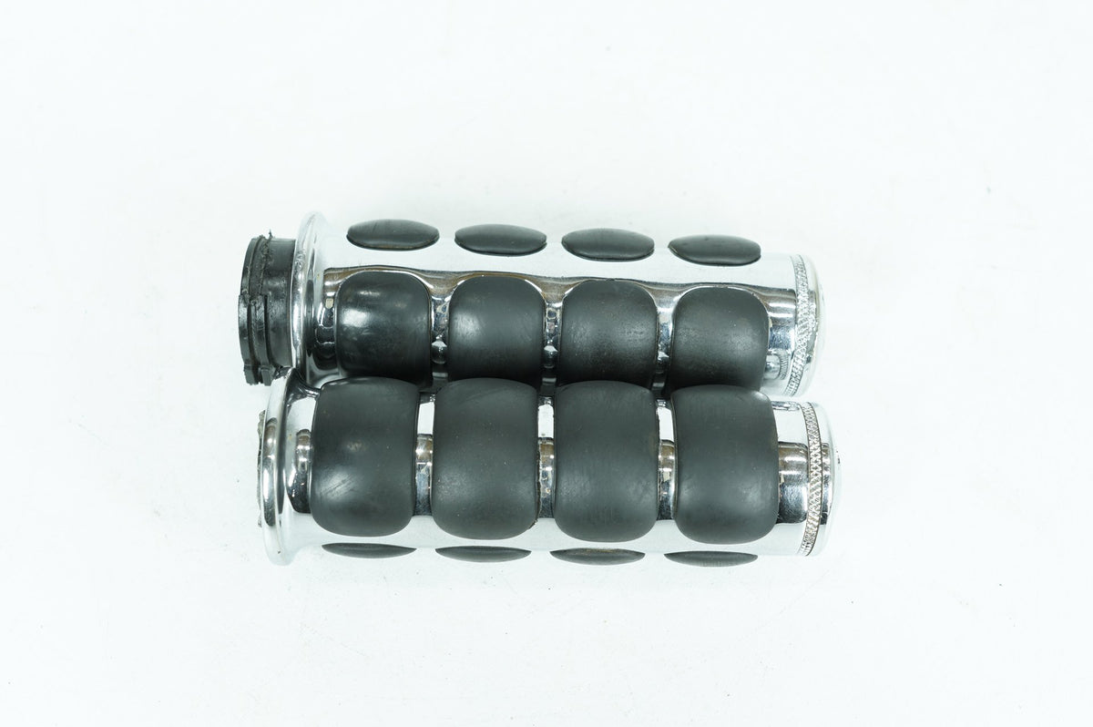 2002 Harley Softail FLSTFI Fat Boy OEM Front Left Right Handgrip Hand Grips