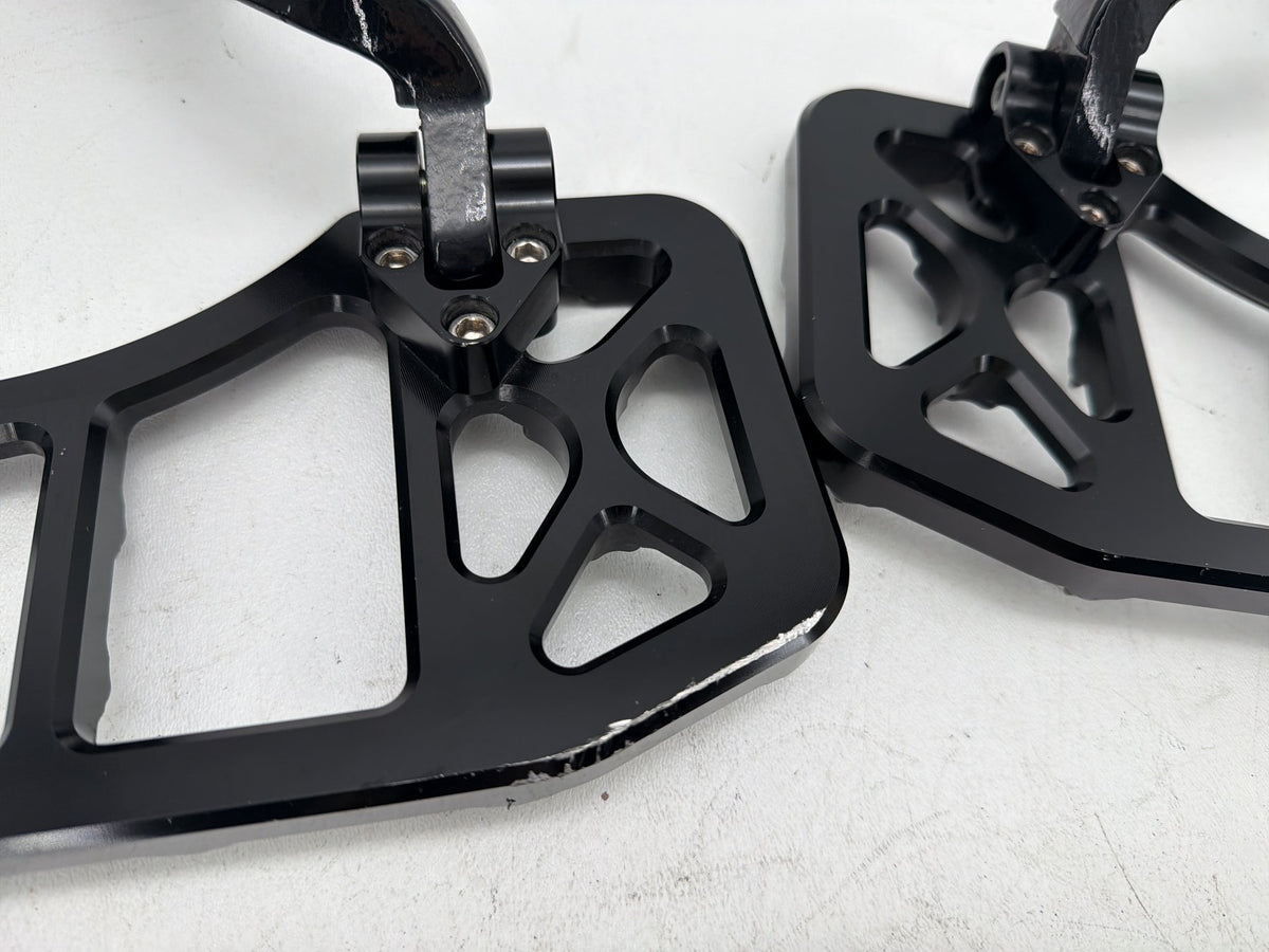06 Harley Street Glide Touring Left Right Driver Floorboard Foot Rest CNC Billet
